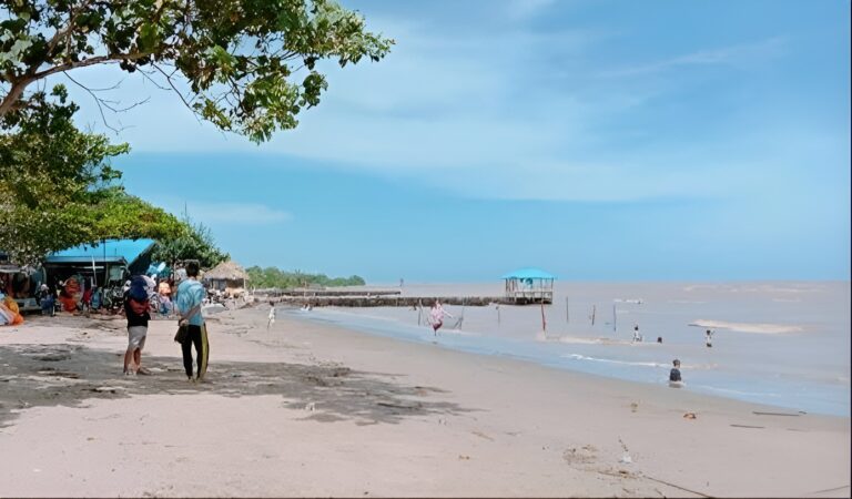 Foto : Suasana pantai Kersik di Kecamatan Marangkayu (Iatimewa)