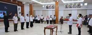 Foto: Bupati Kutai Kartanegara, Edi Damansyah melantik 6 pejabat tinggi pratama di lingkungan Pemerintah Kabupaten (Pemkab) Kukar, pada Rabu (6/3/2024).