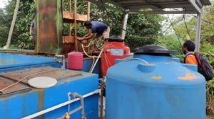 Foto: Pembagian tandon untuk menjamin ketersediaan air bersih bagi warga Kabupaten Kutai Kartanegara.