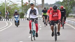 Foto: Dinas Pemuda dan Olahraga Kutai Kartanegara (Kukar) menggelar Turap Loop atau kegiatan bersepeda selama bulan Suci Ramadan 2024.