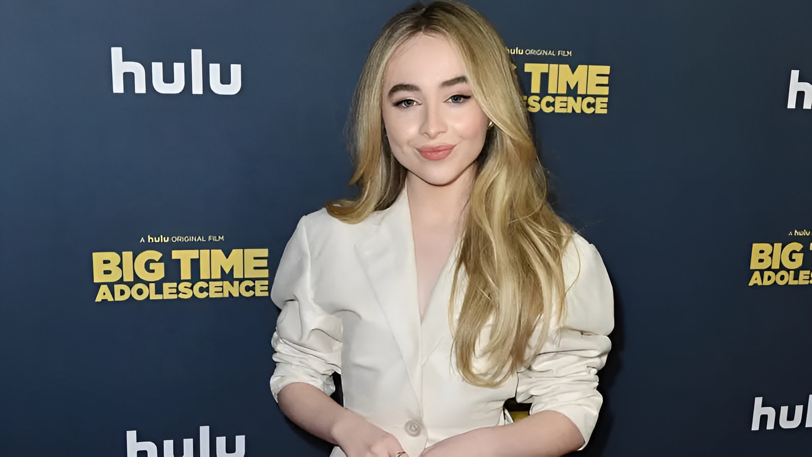 Single Terbaru Sabrina Carpenter, "Please, Please, Please"