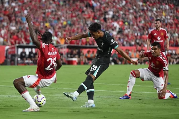 Foto: Kemenangan Liverpool atas Manchester United dengan skor 3-0.