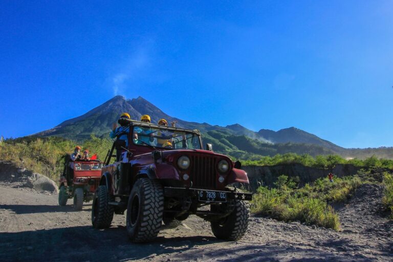 Foto: Jip wisata di Lereng Merapi, Sleman.