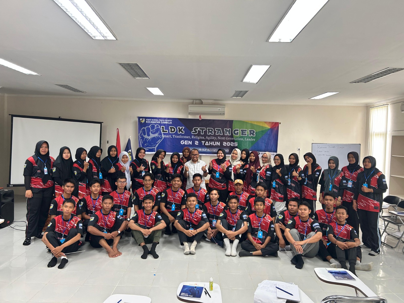 Foto: Rahmat Dermawan bersama para peserta Latihan Dasar Kepemimpinan (LDK) STRANGER Gen 2.