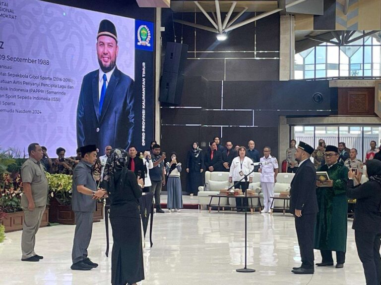 Foto: Pelantikan Abdul Giaz Sebagai Anggota DPRD Kaltim, Senin (10/2/2025).