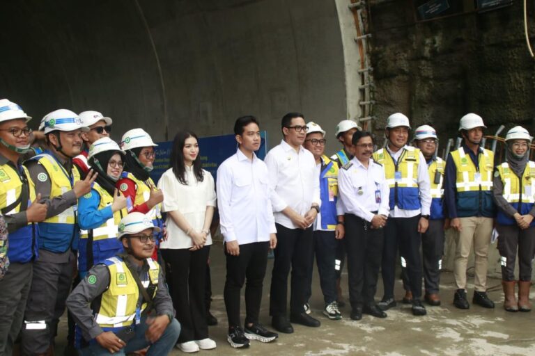 Foto: Wakil Presiden Republik Indonesia, Gibran Rakabuming Raka, melakukan kunjungan kerja ke Kota Samarinda, Kalimantan Timur.